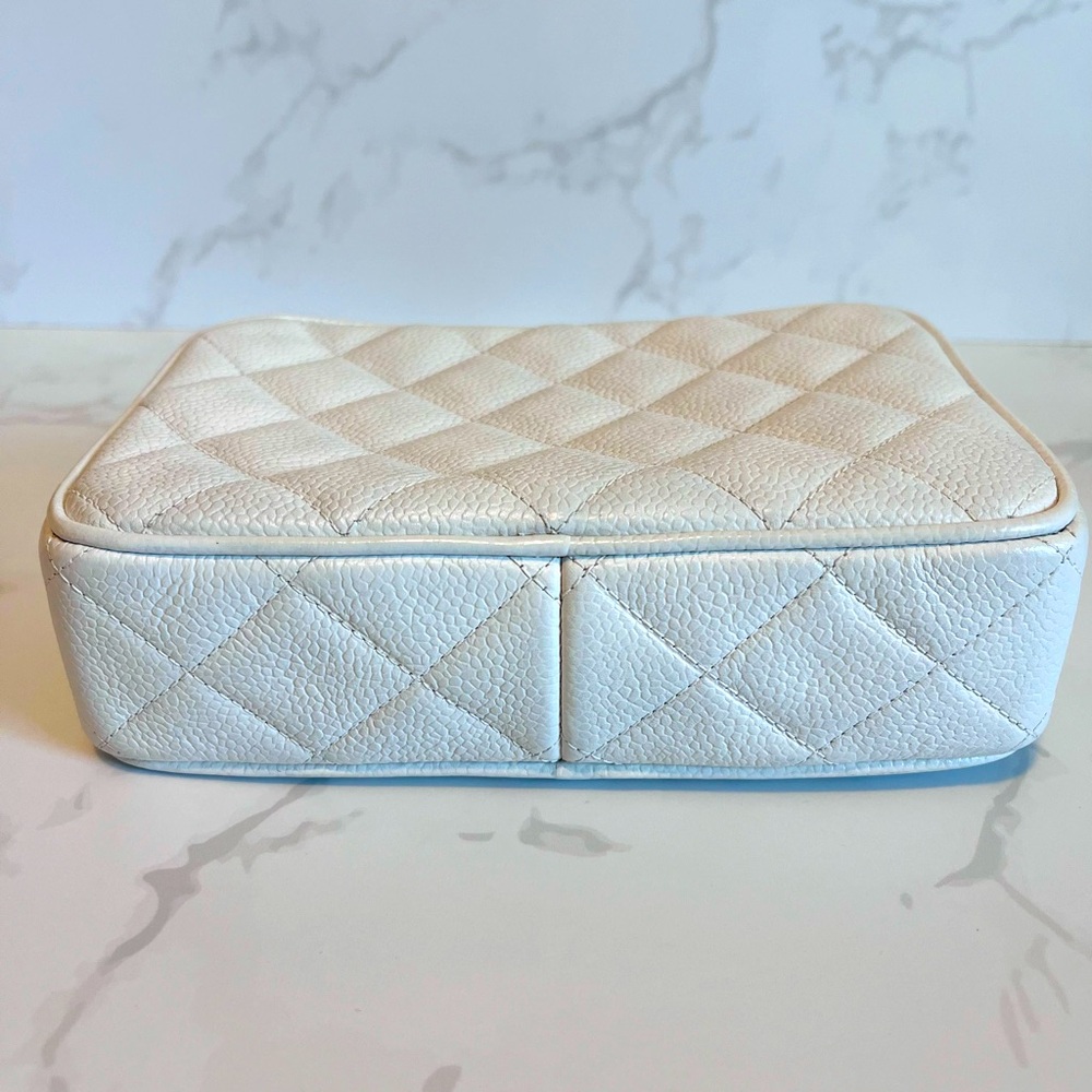 SOLD Small Vintage CHANEL White Caviar Camera Bag - Picture 5 of 16